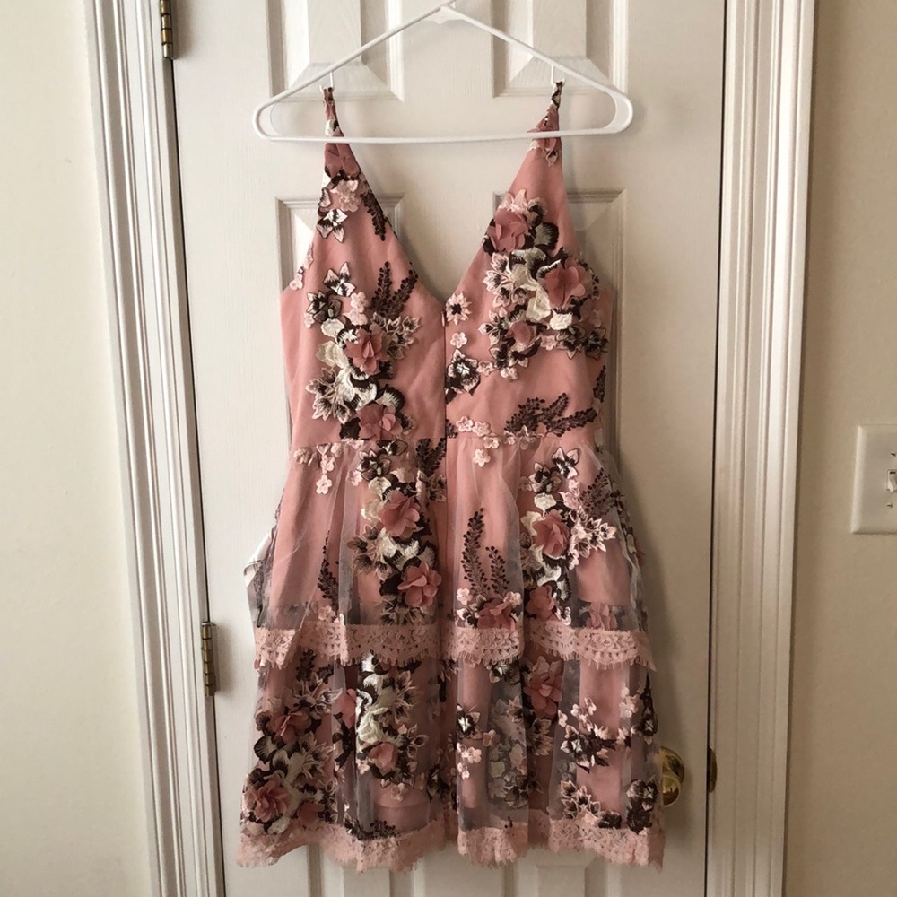 Dress The Population Nellie Floral Embroidered Lace Tiered Mini Dress size L - Picture 14 of 14